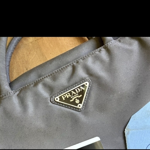 Authentic Prada handbag - Picture 5 of 13